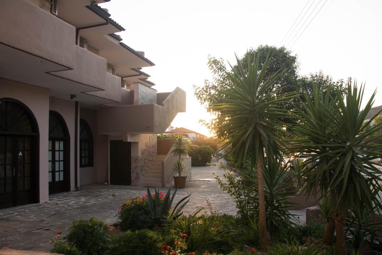 Palm Tree Apartments Psakoudia Esterno foto