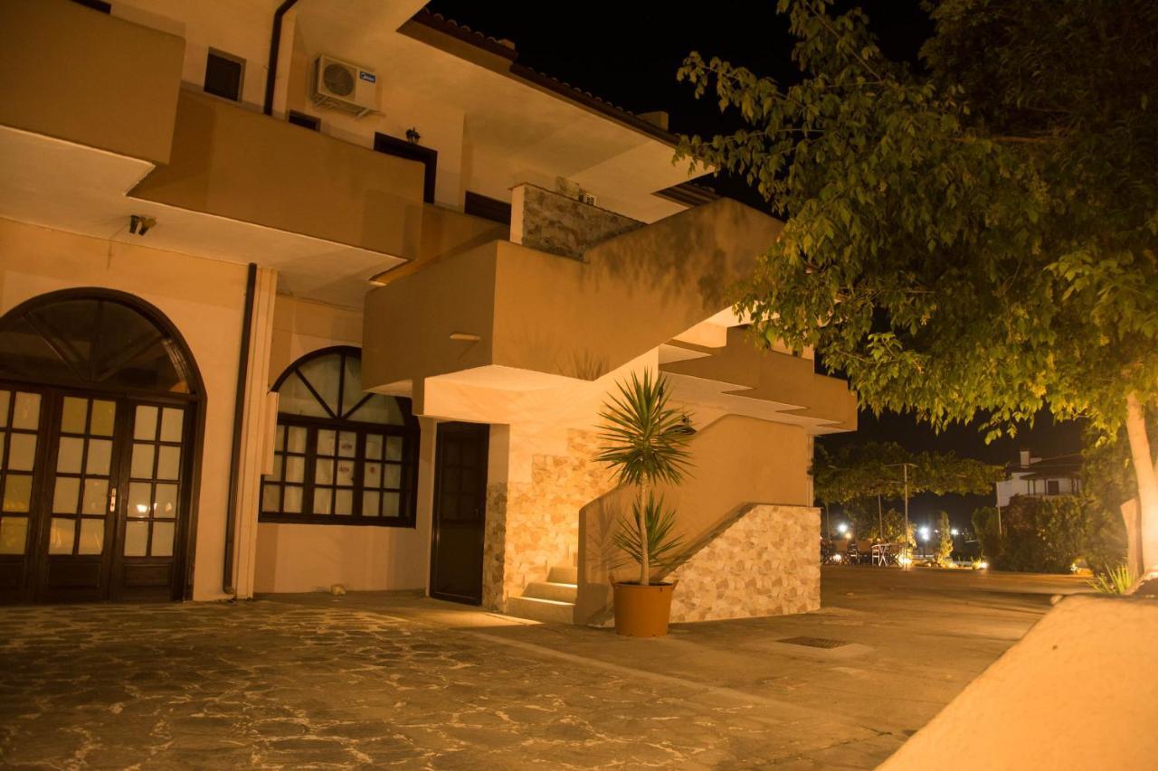 Palm Tree Apartments Psakoudia Esterno foto